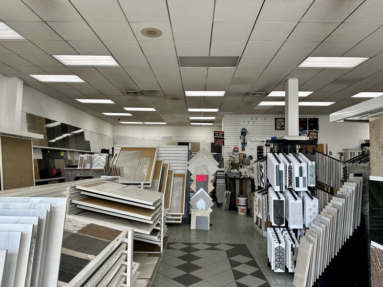 More Photos Of 51-23 Northern Blvd, Woodside Storefront For Lease