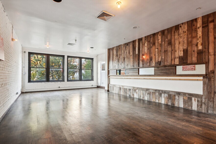 More Photos Of 7-9 W Main St, Madison Restaurant For Lease