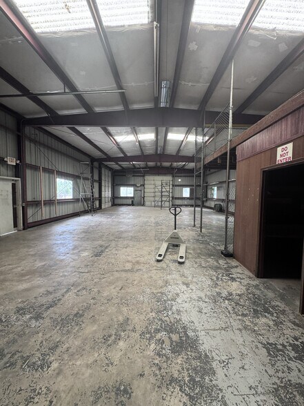 More Photos Of 777 LA-397, Lake Charles Light Distribution For Lease