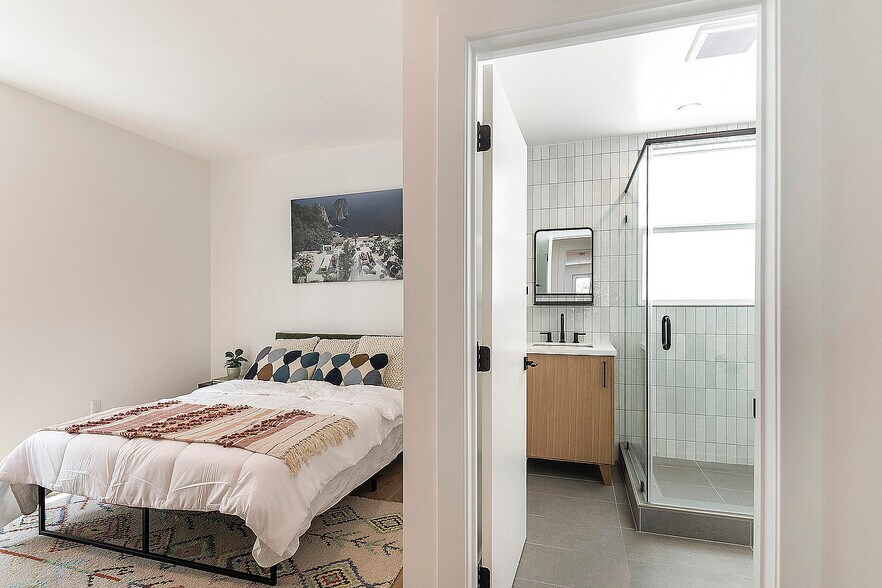 More Photos Of 811 N Harvard Blvd, Los Angeles Multifamily For Sale