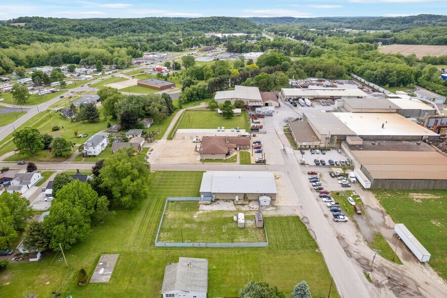 More Photos Of 200 Roosevelt St, Minerva Warehouse For Lease