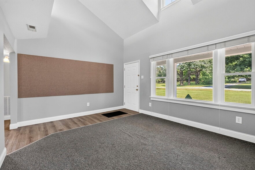 More Photos Of 9 Mingo Ln, Lake Saint Louis General Retail For Lease