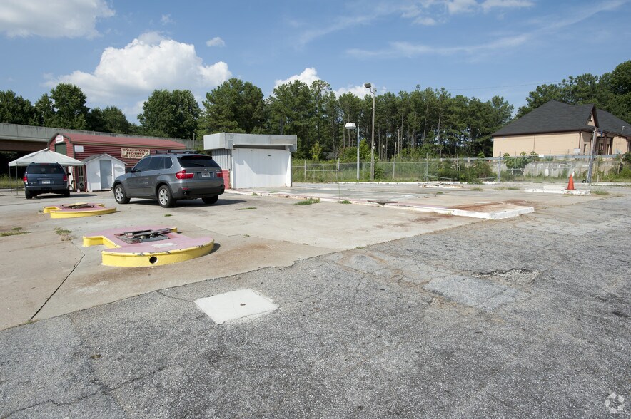 Primary Photo Of 2595 Martin Luther King Jr Dr SW, Atlanta General Retail For Lease