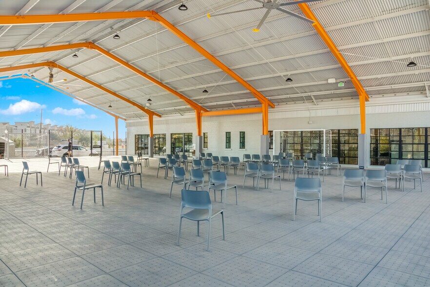 More Photos Of 121 St Emanuel St, Houston Flex For Sale