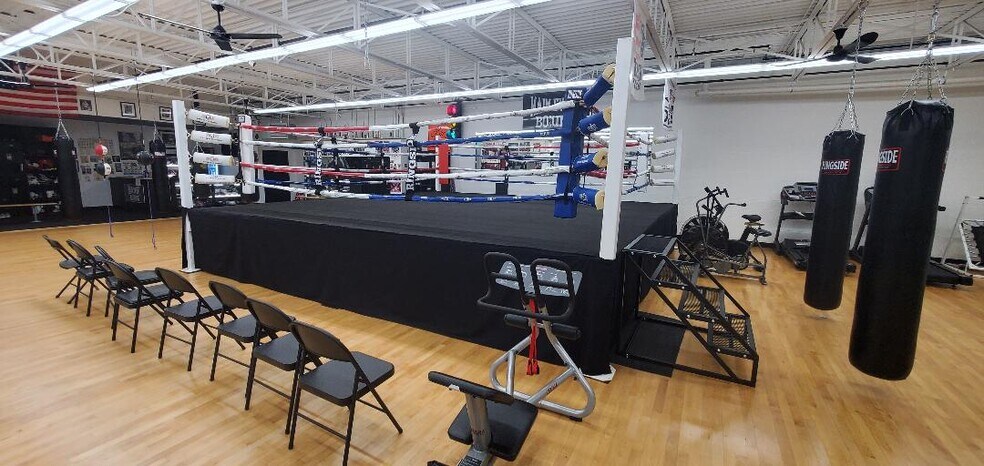 More Photos Of 60 Walnut Grove Ave, Cranston Showroom For Lease