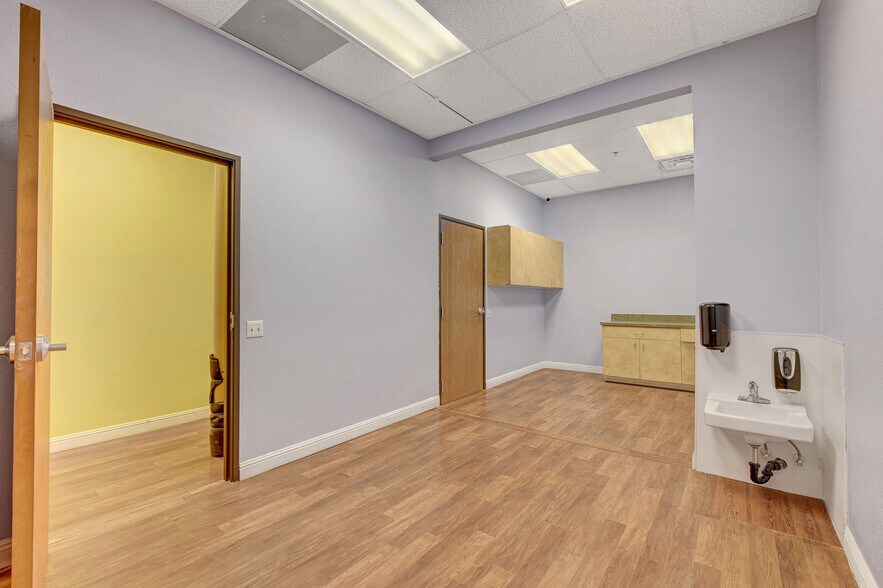 More Photos Of 3940 W Ann Rd, North Las Vegas Medical For Lease