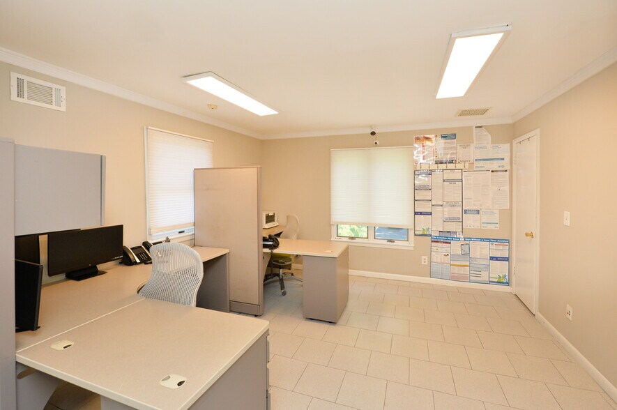 More Photos Of 24 Farview Ter, Paramus Office For Sale
