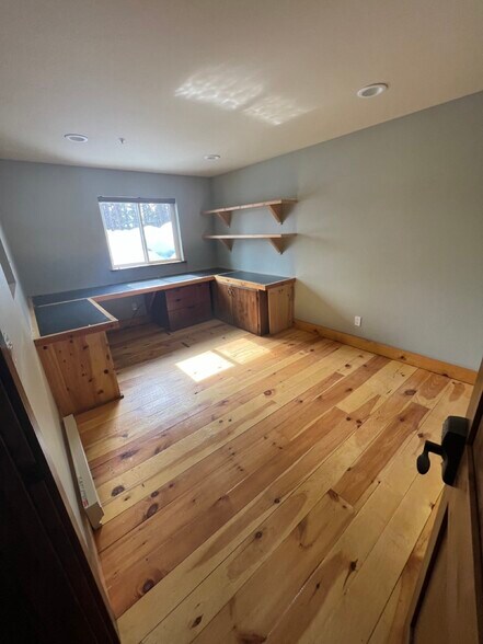 More Photos Of 11020 Trails End Ct, Truckee Flex For Lease