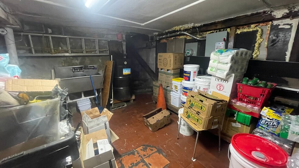 More Photos Of Manhattan Avenue Ave @ Norman Avenue, Brooklyn General Retail For Lease