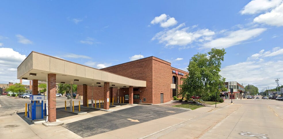 More Photos Of 101 W 4th St, Marshfield Bank For Sale