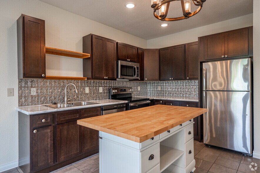 More Photos Of 3105 S Sare Rd, Bloomington Apartments For Lease