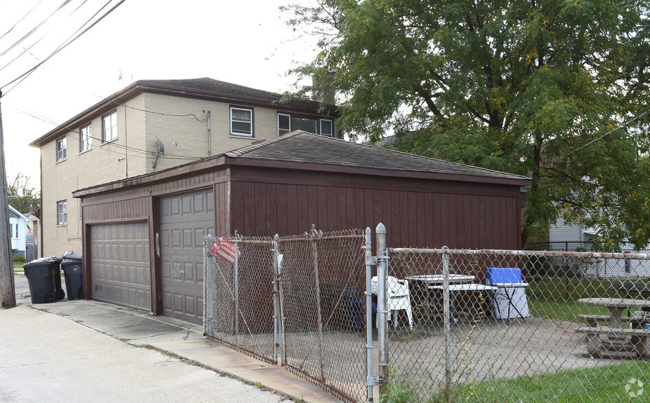 More Photos Of 3940 Center Ave, Lyons Apartments For Sale