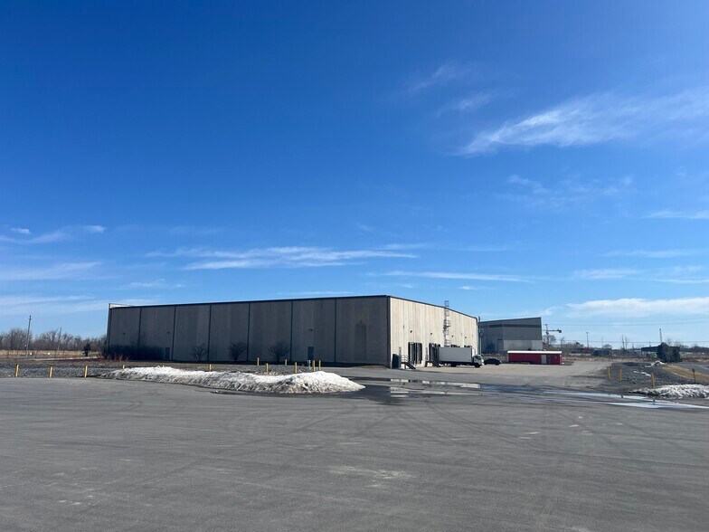 More Photos Of 832 Burton Rd, Ottawa Warehouse For Lease
