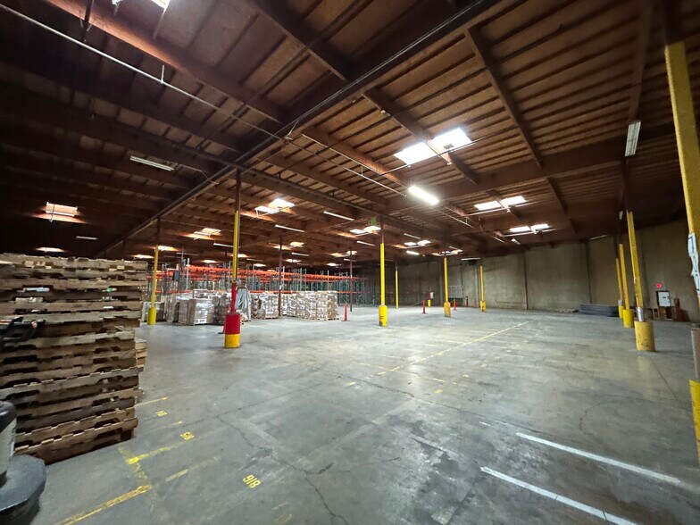 More Photos Of 10675 N Lombard St, Portland Distribution For Lease
