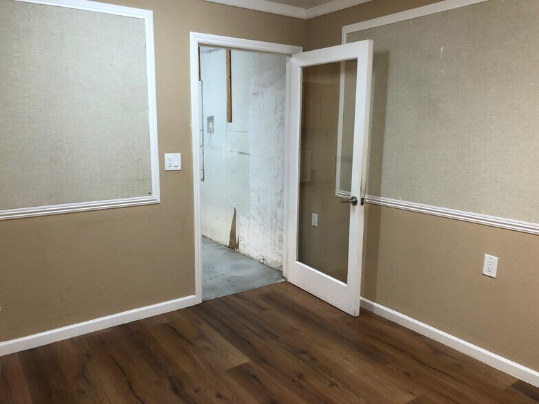 More Photos Of 1350 Central Ave, Santa Rosa Showroom For Lease