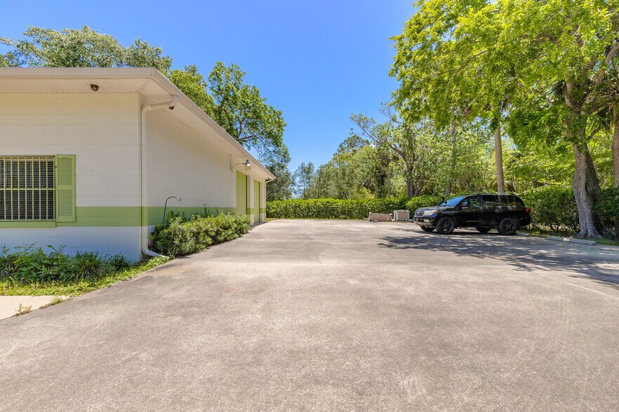 More Photos Of 300 Washington Pl, Ormond Beach Warehouse For Sale