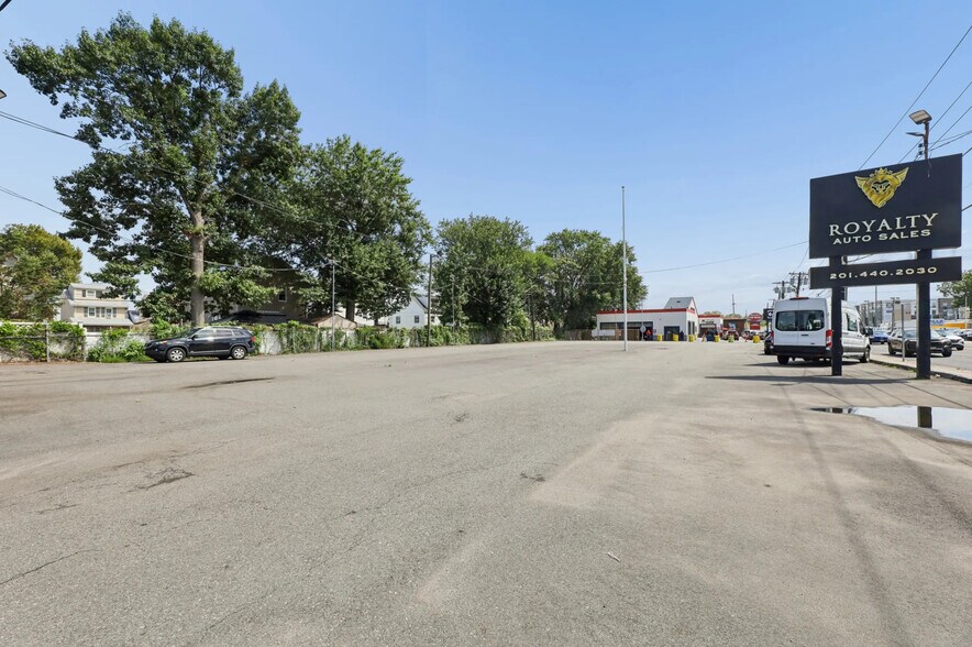 More Photos Of 120-140 US Highway 46, Little Ferry Auto Dealership For Lease