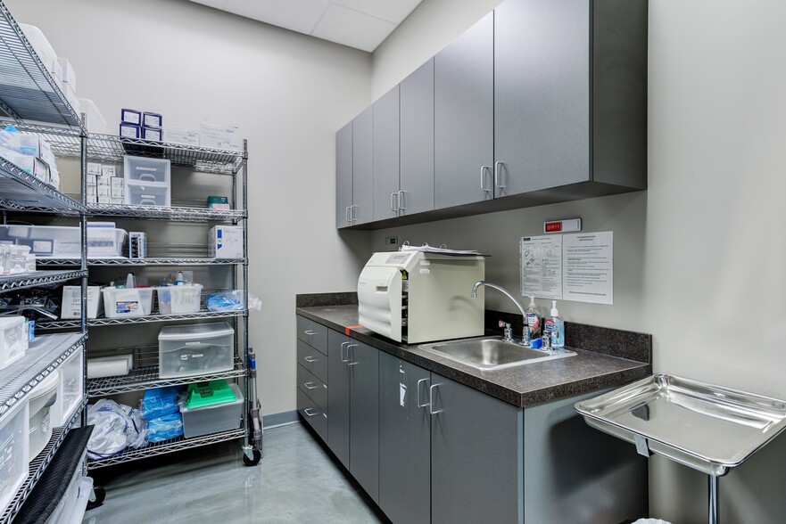 More Photos Of 7010 E Chauncey Ln, Phoenix Medical For Sale