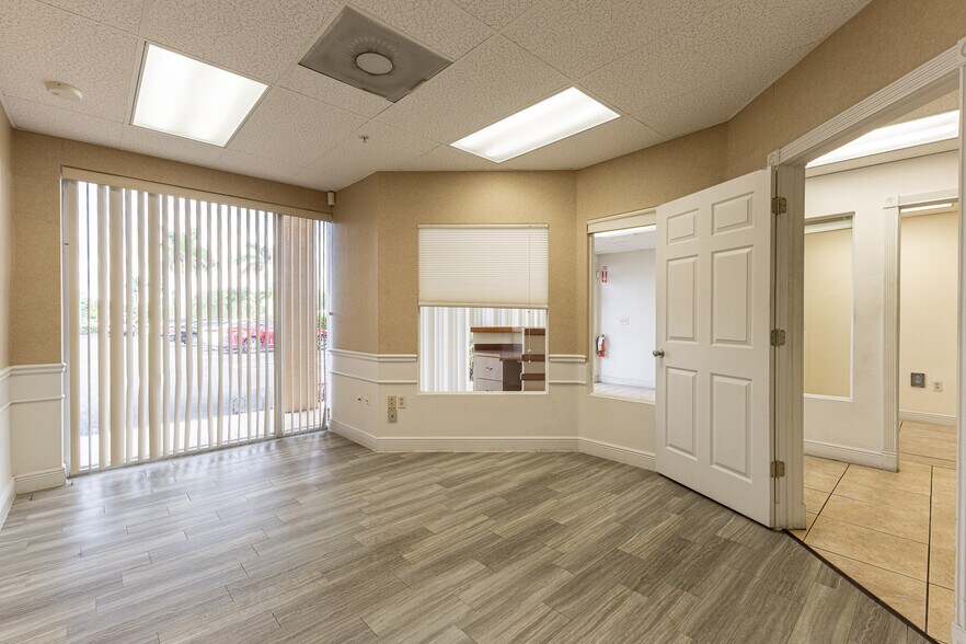 More Photos Of 3049 Cleveland Ave, Fort Myers Medical For Sale