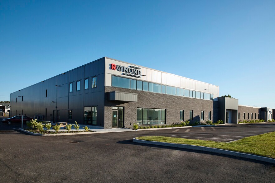 Primary Photo Of 2927-2929 Av Kepler, Québec Warehouse For Lease