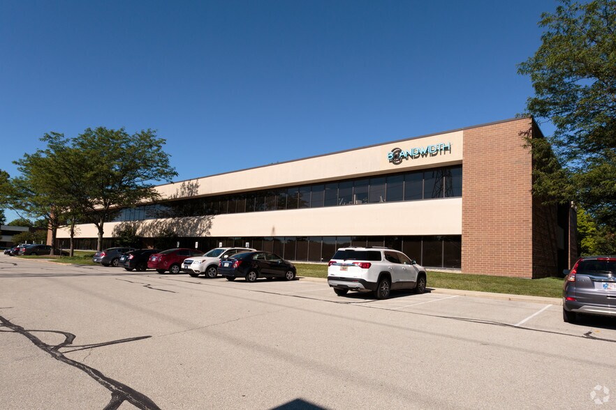 More Photos Of 8465 Keystone Crossing, Indianapolis Office Residential For Lease