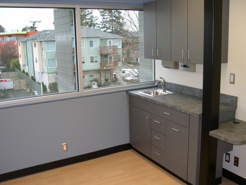 More Photos Of 13512 Ambaum Blvd SW, Burien Medical For Lease