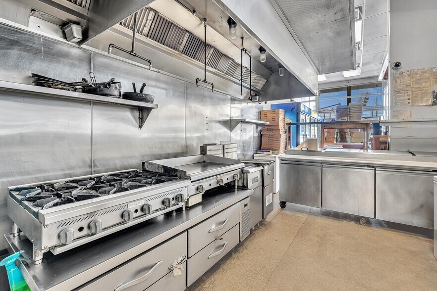 More Photos Of 2770 SW 27th Ave, Miami Freestanding For Lease