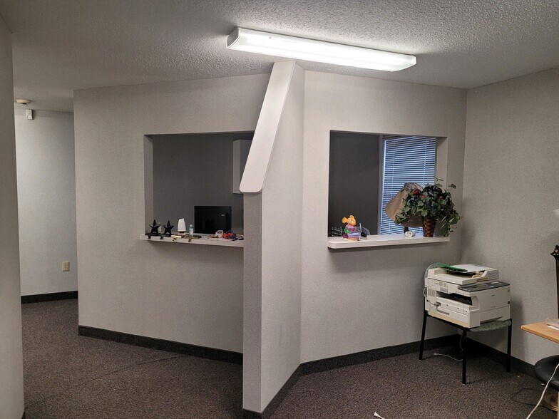 More Photos Of 180 Poquonock Ave, Windsor Medical For Lease
