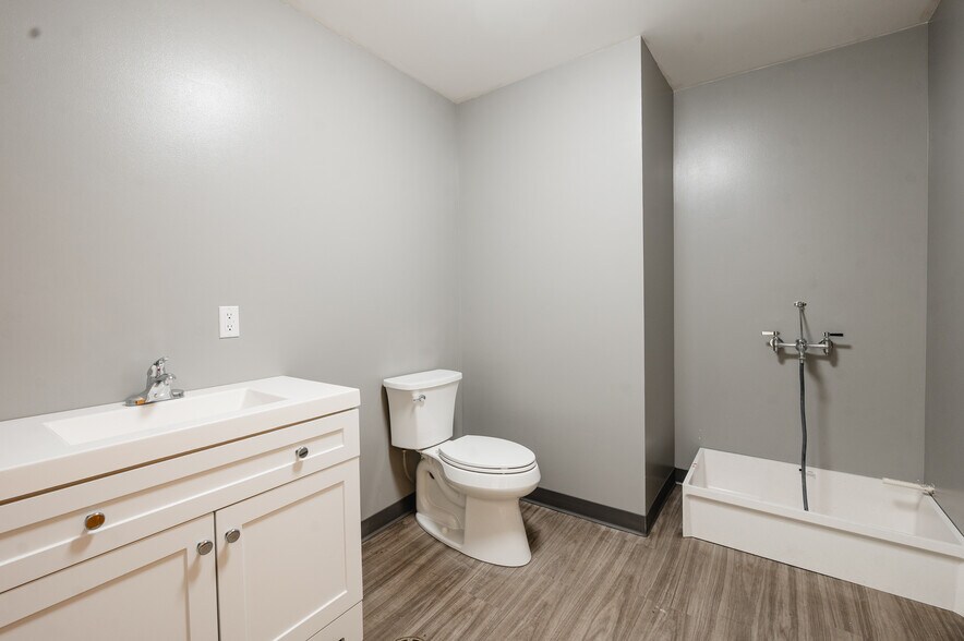 More Photos Of 373 280th St, Osceola Industrial For Lease