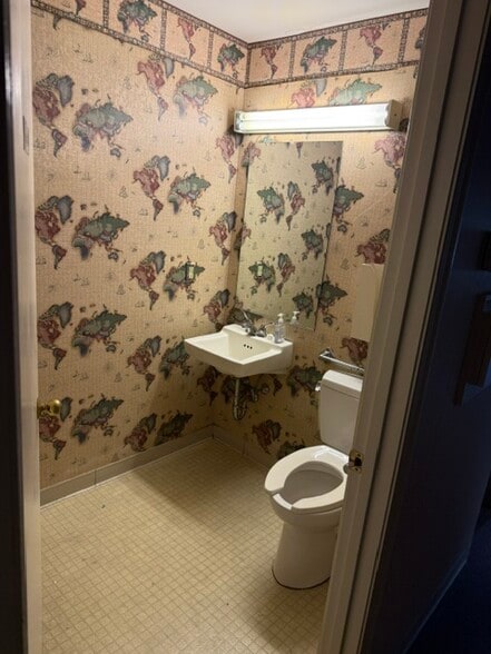 More Photos Of 400-440 Hospital Dr, Warrenton Medical For Sale