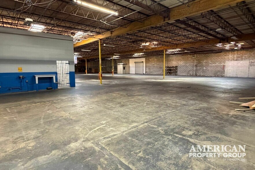 More Photos Of 4050 Middle Ave, Sarasota Warehouse For Lease