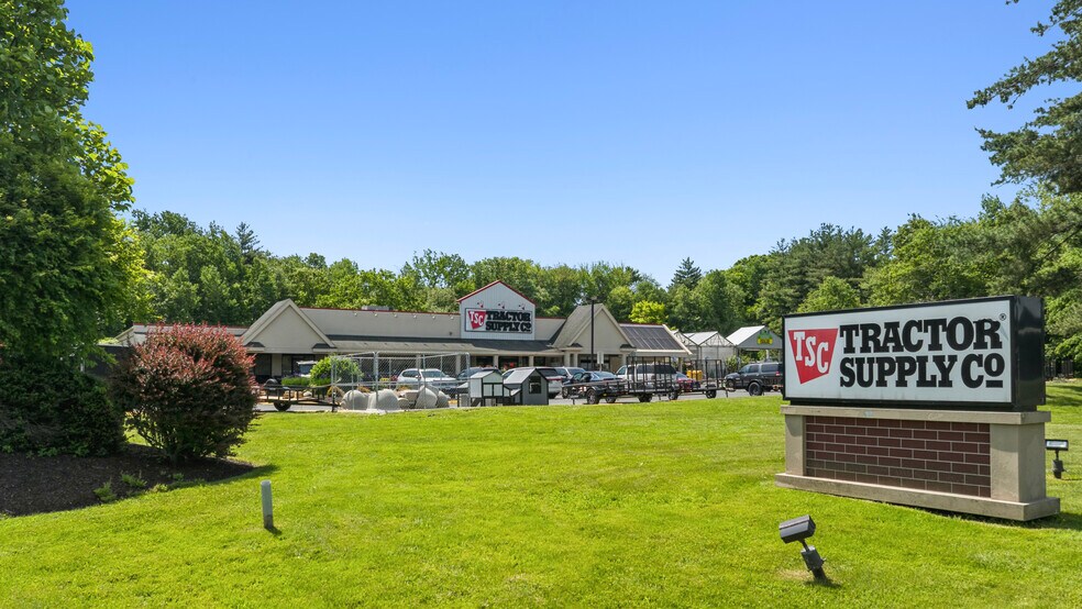 More Photos Of 361 Scott Swamp Rd, Farmington Freestanding For Sale