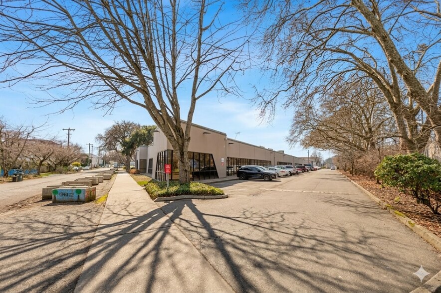 More Photos Of , Seattle Flex For Sale