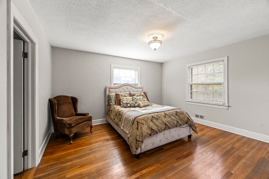 More Photos Of 1348 3rd St SE, Cullman Office For Sale