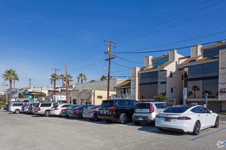 More Photos Of 1112 Ocean Dr, Manhattan Beach Office For Sale