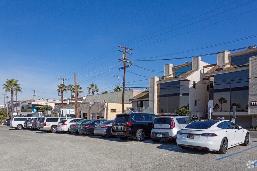 More Photos Of 1112 Ocean Dr, Manhattan Beach Office For Lease