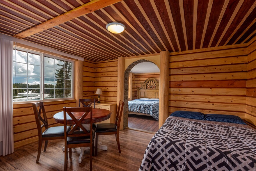 More Photos Of 21221 Baron Lake Dr, Cedaredge Hotel For Sale