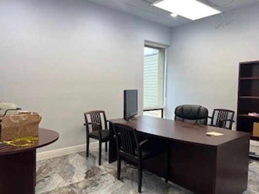 More Photos Of 1960 Bayshore Blvd, Dunedin Medical For Sale