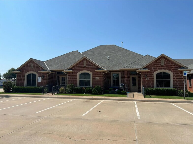 Primary Photo Of 1907 W 33rd, Edmond Medical For Lease