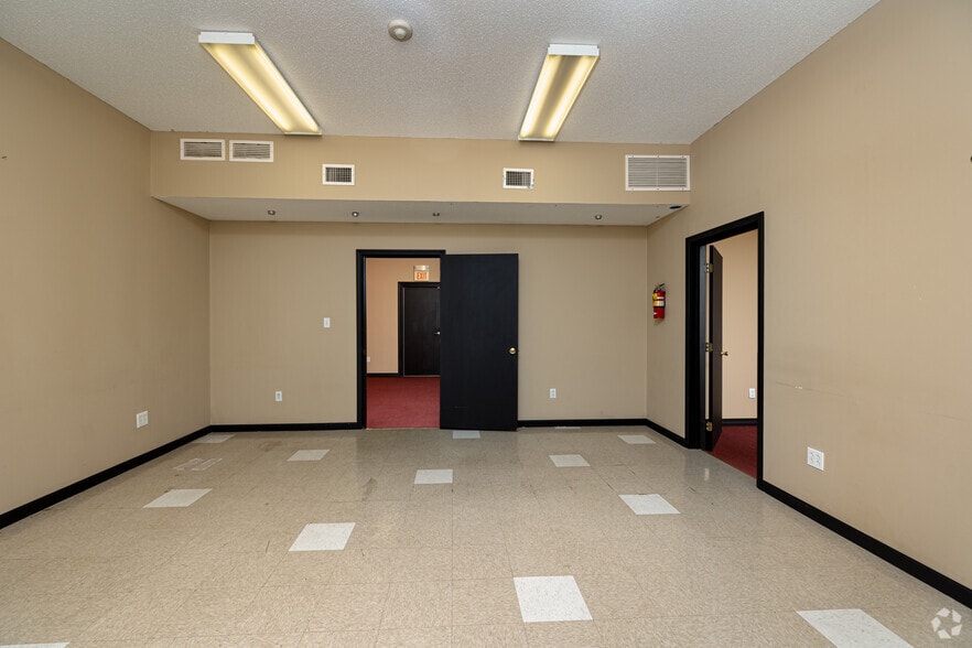 More Photos Of 5801 Old Collinsville Rd, Fairview Heights General Retail For Lease