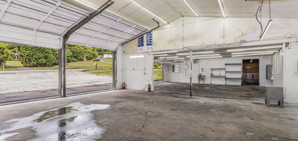 More Photos Of 5635 Elmo Rd, Cumming Auto Repair For Lease