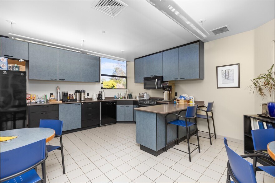 More Photos Of 1102 Laurel Ln, San Luis Obispo Office For Sale