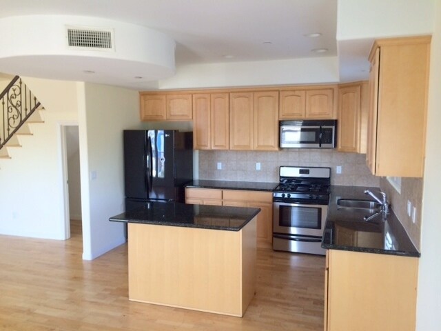 More Photos Of 11501 Hatteras St, North Hollywood Apartments For Sale