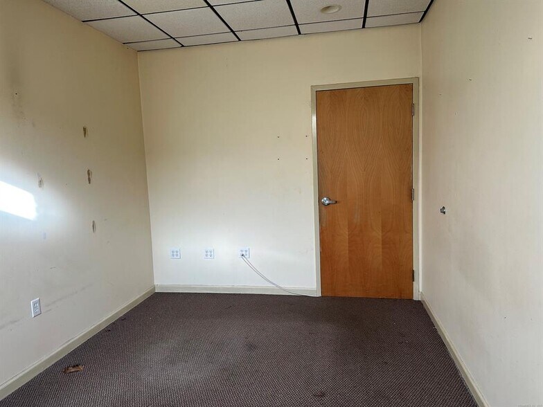 More Photos Of 444 Hartford Pike, Dayville Freestanding For Sale