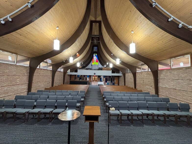 More Photos Of 961 E Maple St, Holly Religious Facility For Sale
