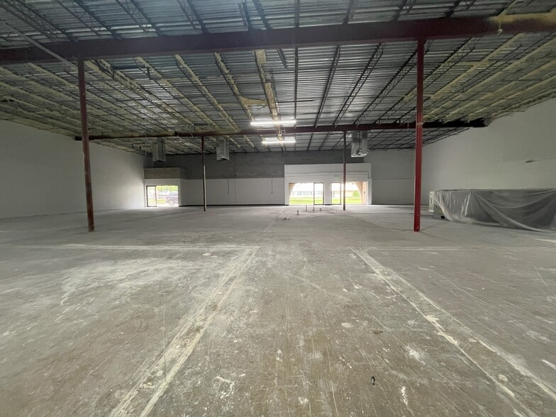 More Photos Of 1000 Cornell Pky, Oklahoma City Light Manufacturing For Lease
