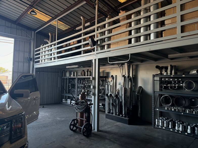 More Photos Of 15038 Valley Blvd, Fontana Service For Lease