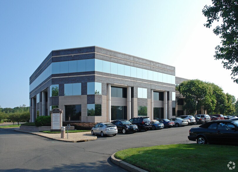 More Photos Of 76 Batterson Park Rd, Farmington Office For Lease