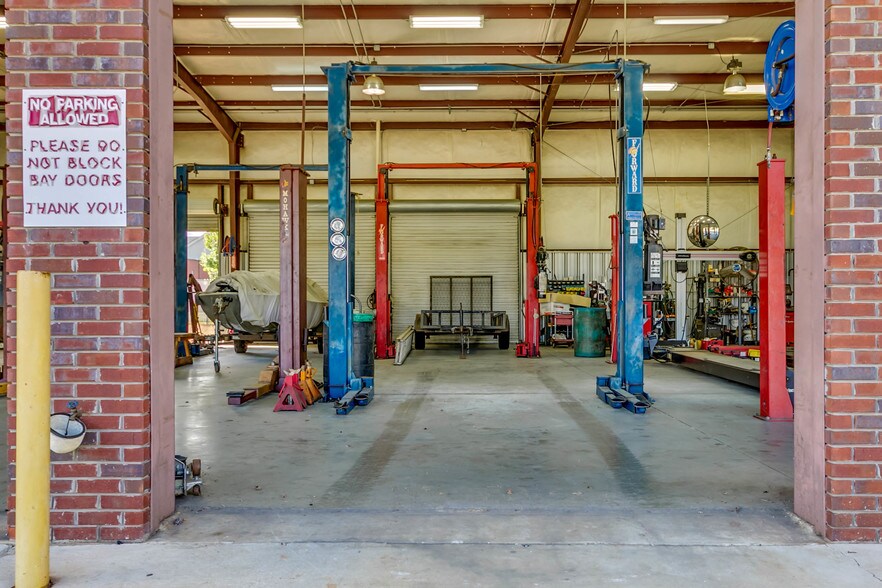 More Photos Of 1001 Mally St, Tuscaloosa Auto Repair For Sale