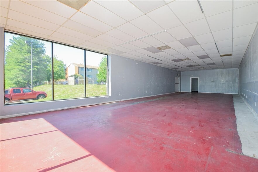 More Photos Of 1970 E Washington Ave, Vinton Storefront Retail Office For Lease